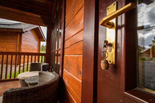 Norwegian Log Cabin The Roe Deer -sauna & hot tub in Keith