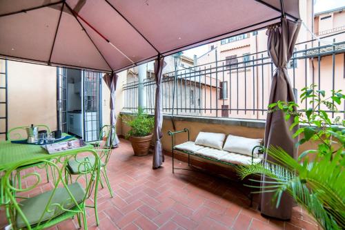 Spacious with sunny Terrace near Vatican, Roma (foto 3)