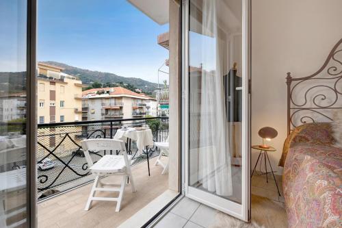 Two-Bedroom Deluxe Apartment with Balcony