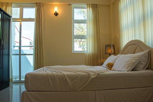 Deluxe Double Room image 10