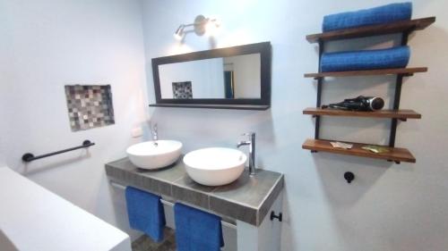 Bathroom, Hotel Tabasco in Potrero