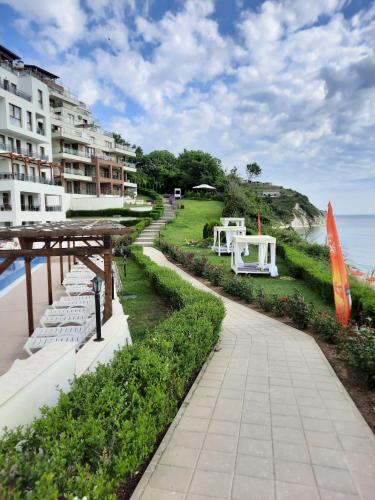 Byala Vista Cliff Apartments