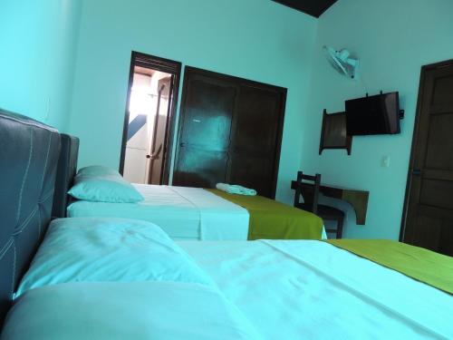 2 double beds