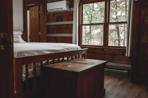 Creekside Overlook at 36 North Cabin - Fireplace in Purlear, USA