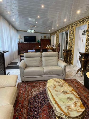 Villa Baroque in เมอลัง