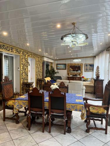 Villa Baroque in เมอลัง