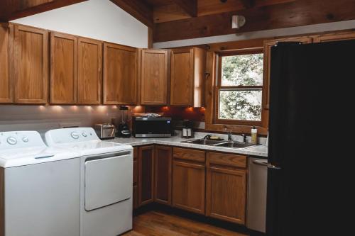 Bear Creek at 36 North Cabin - Fireplace in Purlear, USA