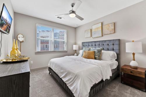 Modern & Chic 1BR Luxury Apts Close to Downtown & Airport in Austin, USA