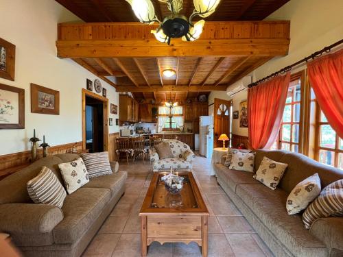 Kapilio Cottage House in Laneia