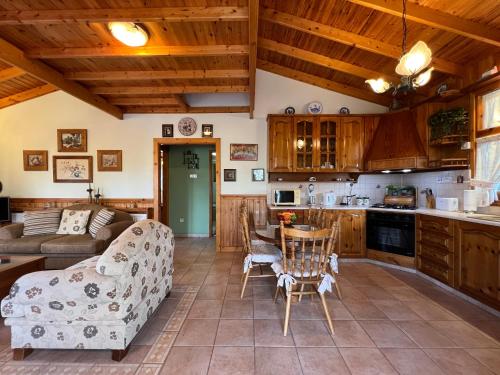 Kapilio Cottage House in Laneia