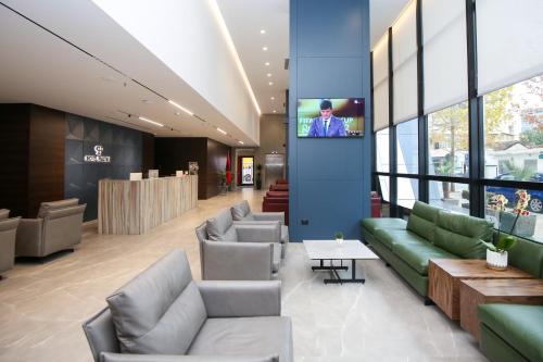 gedeelde lounge/tv-ruimte, Hotel Partner & SPA in Vlorë