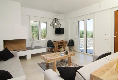 Villa Aada - moderne Komfortvilla mit eigenem Pool, Loutra (fotografie 6)