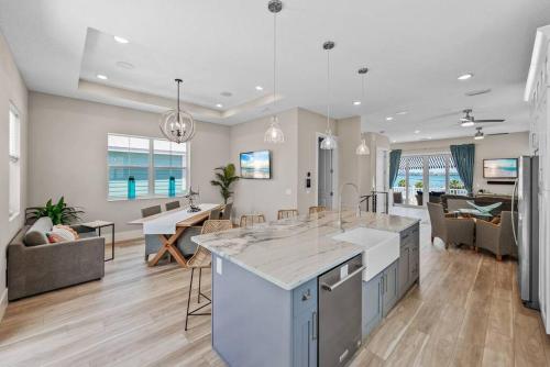 Luxury Coastal Home, Gulfport Waterfront District in Gulfport