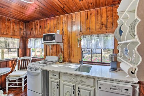 Hot Springs Studio about 3 Mi to National Park! in Hot Springs, USA