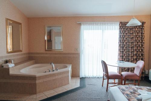 Skaneateles Suites