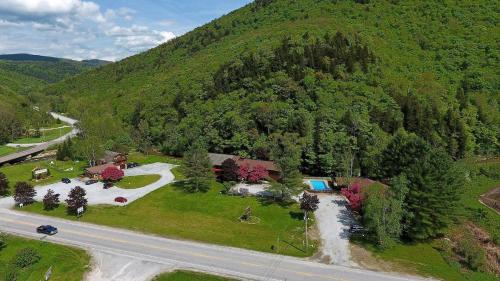 Cedarbrook Two Double bed Standard Hotel room 118 in Killington, USA