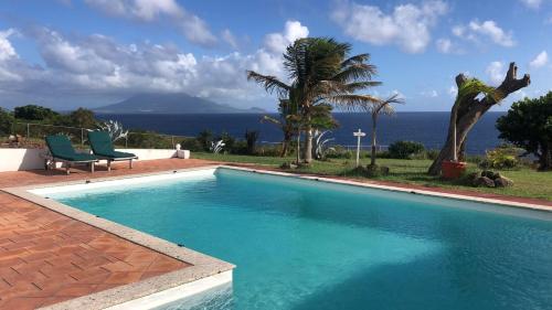 Piscina, Statia Lodge in Oranjestad