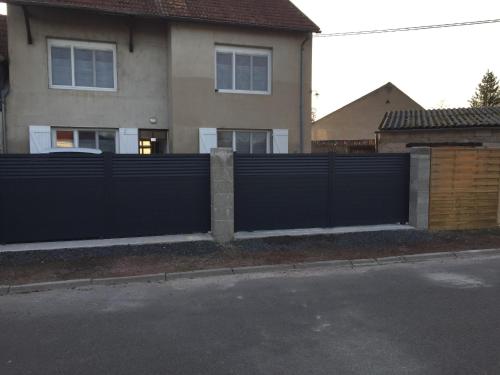 동피에르 쉬르 베브르 Logement, idéal famille, amis, tout y est ! (Logement, ideal famille, amis, tout y est !) 3성급 싱글룸 레스토랑