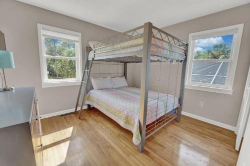 The Salty Snapper - 2 Story Home, Bay Views, Prime Location, Sleeps 8! The Salty Snapper - 2 Story Home, Bay Views, Prime Location, Sleeps 8!