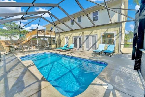 The Salty Snapper - 2 Story Home, Bay Views, Prime Location, Sleeps 8! The Salty Snapper - 2 Story Home, Bay Views, Prime Location, Sleeps 8!