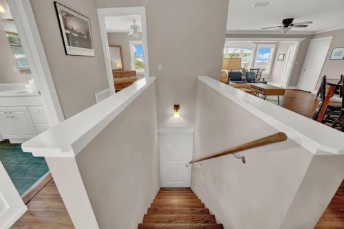 The Salty Snapper - 2 Story Home, Bay Views, Prime Location, Sleeps 8! The Salty Snapper - 2 Story Home, Bay Views, Prime Location, Sleeps 8!