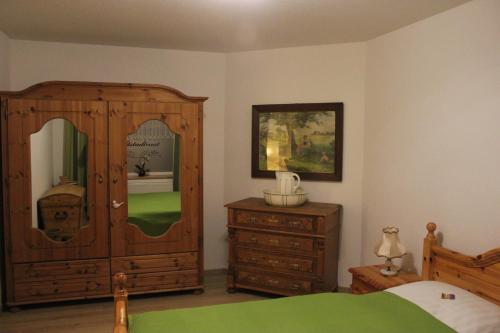 One-Bedroom Apartment image 9