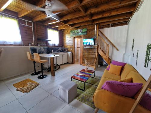 Kitchen, Le Cosy Bungalow de Lili / 5min de l'aeroport in Les Abymes