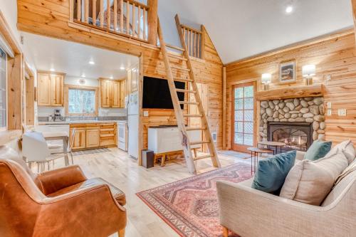 Cozy Cabin, Rhododendron