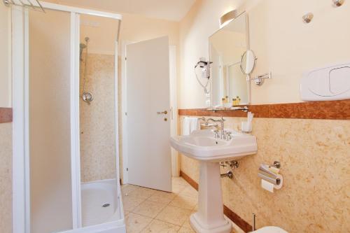 Hotel Villa Pigna - Tap to explore photos
