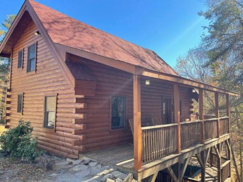 The Mountaineer Cabin Walk to Greenway 5min to ASU in Boone, USA