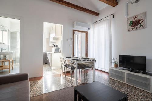 Ca' Giorgia Venice Apartment with Balcony - main image