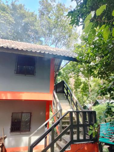 Garden View Resort Tonsai in Ton Sai