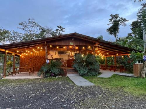 مطعم, Cabañas Don Ramiro (Cabanas Don Ramiro) in رينكون دى لا فييجا