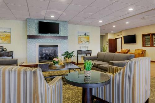 大堂, 最佳西方PLUS迪比克酒店和會議中心 (Best Western Plus Dubuque Hotel & Conference Center) in 杜布克 (IA)