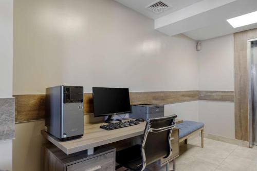 Best Western Plus Brooklyn Bay Hotel - main image