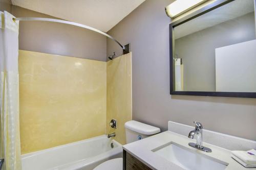 Value Inn Jeffersonville - image 14