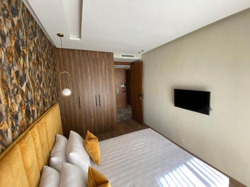 Modern 1 BR, 1min from Downtown Anoual Tramway, Casablanca (photo 7)