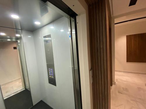 Modern 1 BR, 1min from Downtown Anoual Tramway, Casablanca (photo 8)
