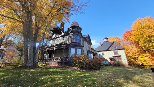 The Elizabeth Guesthouse and Restaurant Bethel