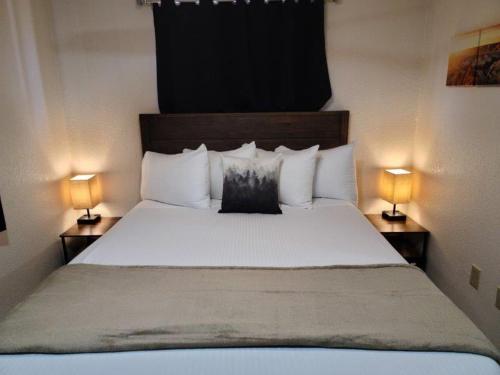 070B Grand Canyon Suite with Kitchenette near South Rim Sleeps 4, Coconino