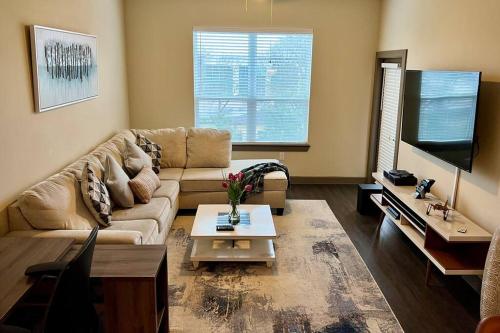 Luxury Suite in the heart of Dallas, a Home away from Home! - Apartment - Richardson