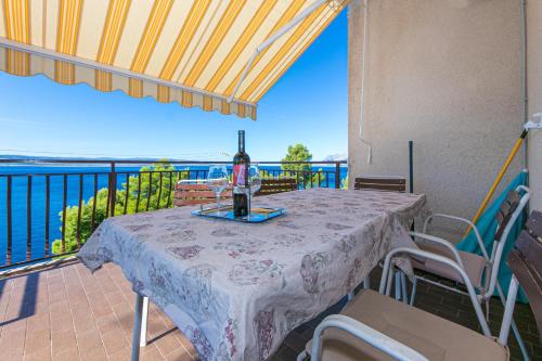 Three-Bedroom Apartment with Terrace and Sea View image 5