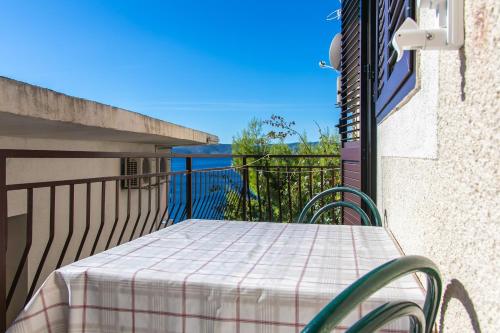 Three-Bedroom Apartment with Terrace and Sea View image 3