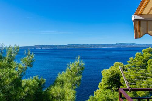 Three-Bedroom Apartment with Terrace and Sea View image 4