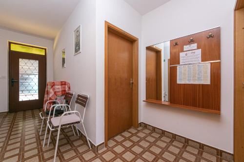 Three-Bedroom Apartment with Terrace and Sea View image 1