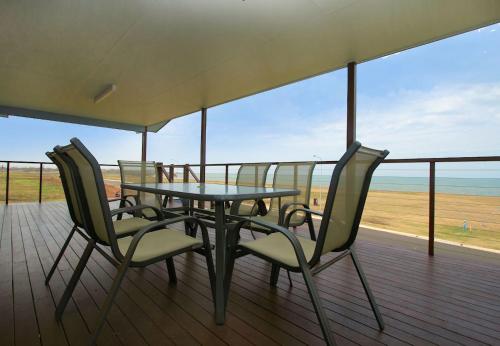 17 Sea Esplanade - Svensson Heights