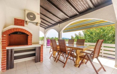 ระเบียง/ชานเรือน, Apartments with parking space Pinezici, Krk - 18967 in ปิเนซิซี