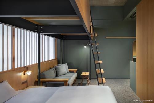 4 twin beds