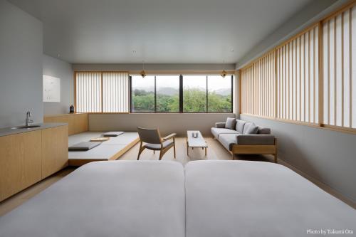 2 twin beds, 2 futon beds