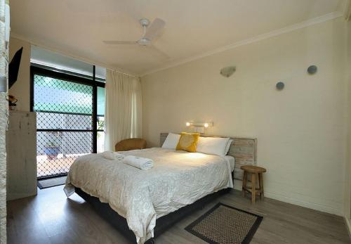 Beach at your feet, Bargara (photo 6)